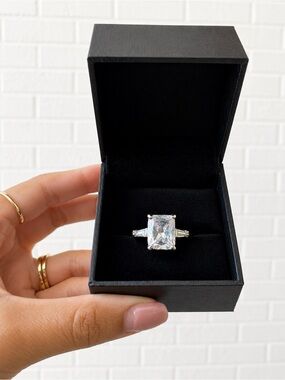 Elegant Silver-Tone Emerald Cut Moissanite Ring - Silver